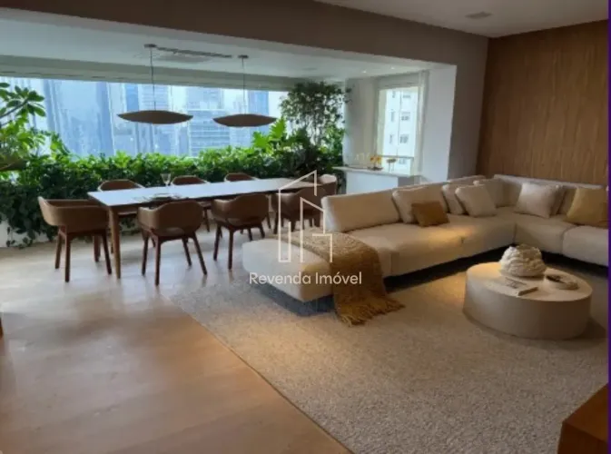 Apartamento de Luxo no Itaim Bibi - 2 Quartos, 2 Suítes, 4 Banheiros e 3 Vagas de Garagem!