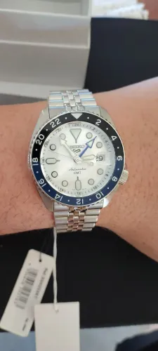 SEIKO 5 SPORTS GMT AUTOMÁTICO - MOSTRADOR BRANCO - COMPLETO