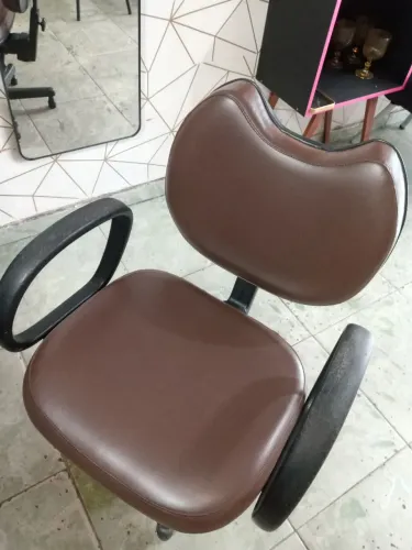 Cadeira de salão (leia a descrição)