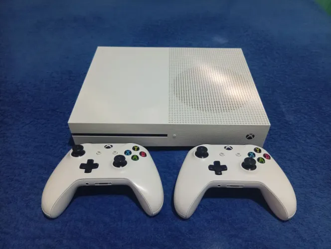 XBOX ONE S 512GB + 2 CONTROLES
