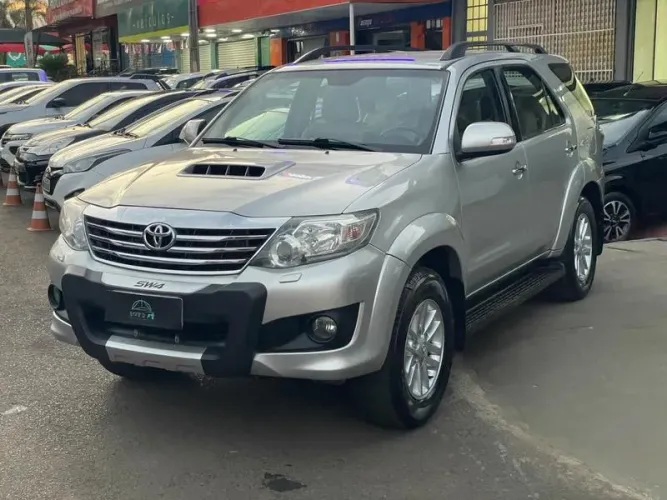 Toyota Hilux SW4 SRV D4-d 4X4 3.0 TDI Dies. AUT 2015