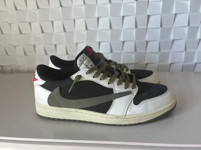 Jordan 1 - Travis Scott - Olive - Tamanho 43