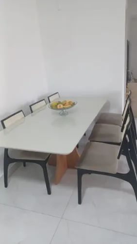 Sala de jantar com 6 cadeiras