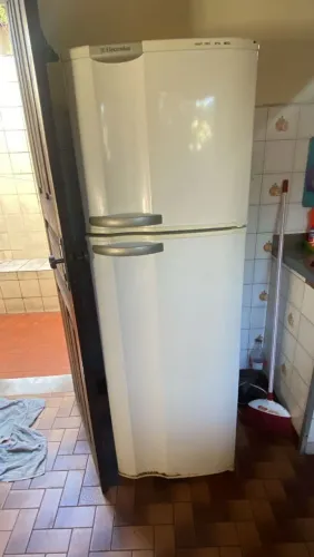 Geladeira 700,00.