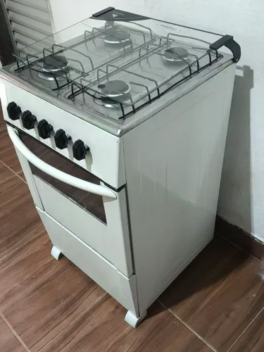 Fogão de 4 bocas comum