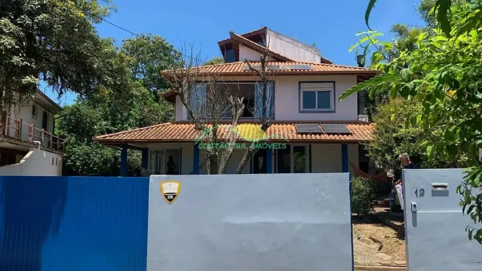 Casa com Spa, Jardim e Vista Mar no Sul da Ilha Morro das Pedras, Florianópolis, SC