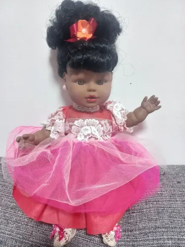 Boneca medida 30 cm