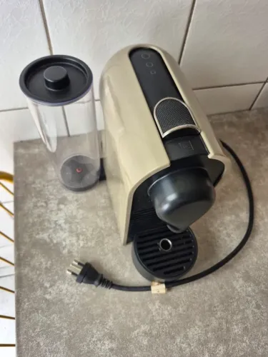 Máquina de Café Nespresso UC50