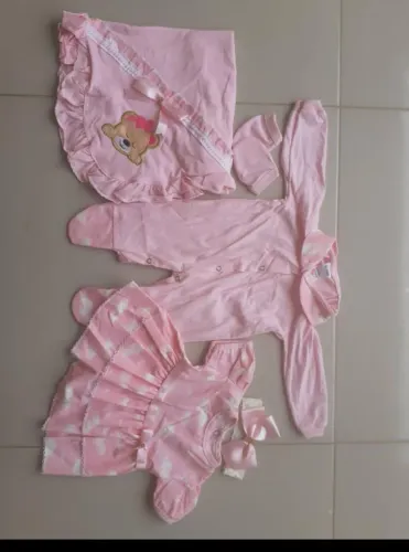 Saída de maternidade com 05 peças 