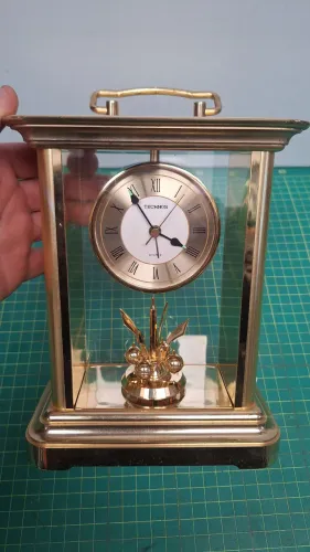 Relógio de mesa vintage technos *leia*
