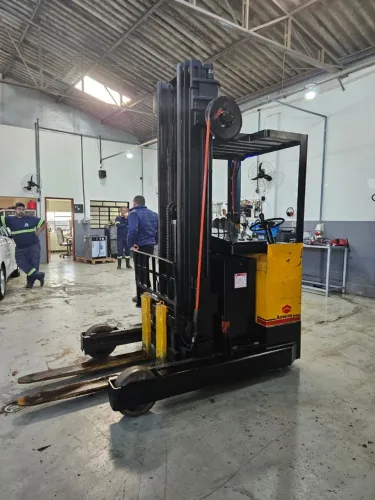 Vende-se Empilhadeira Ameise BATERIA NOVA