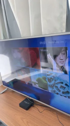 Tv 50 polegadas com aparelho para smart tv tela com linha fininha 