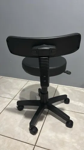 Vende-se cadeira mocho estética 