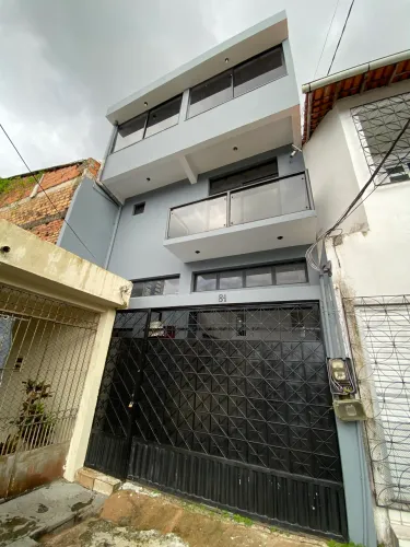 Casa ampla de 4 pavimentos na Pedreira