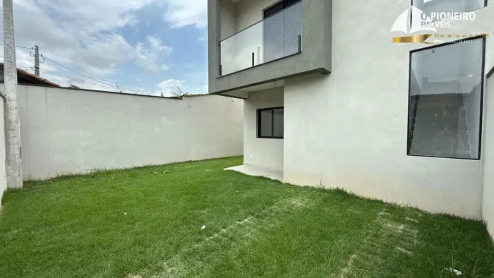 Casa de condomínio à venda em Boracéia. à 500m da praia.