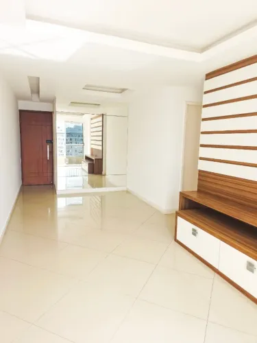 Exclusivo na Barra, Parque das Rosas - 2 suítes + 1 quarto com acesso ao varandão e vista 