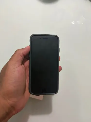 iPhone SE 2020 - Em boas condições de uso