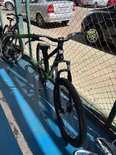 Vende-se bicicleta viking tuff 44 com adesivos ou sem