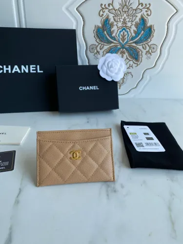 Porta cartões carteira Chanel nude com metais dourados