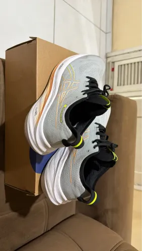 TÊNIS ASICS 44 ( USADO POUCAS VEZES )