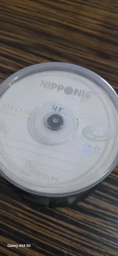 Pote com 45 DVD-R virgens Nipponic