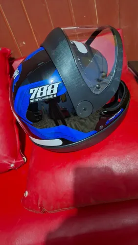 Capacete novo.