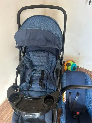 Carrinho e bebe conforto