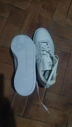 Tênis Adidas