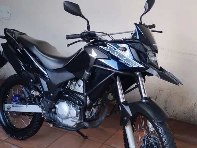 Honda XRE muito conservada e pouco rodada.