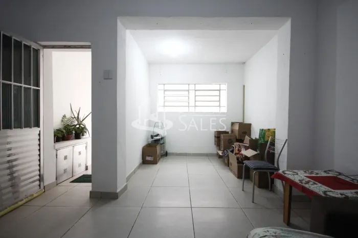 Casa à venda na Vila Monumento, SP: 2 quartos, 1 sala, 1 banheiro, 1 vaga, 150m². Aproveit
