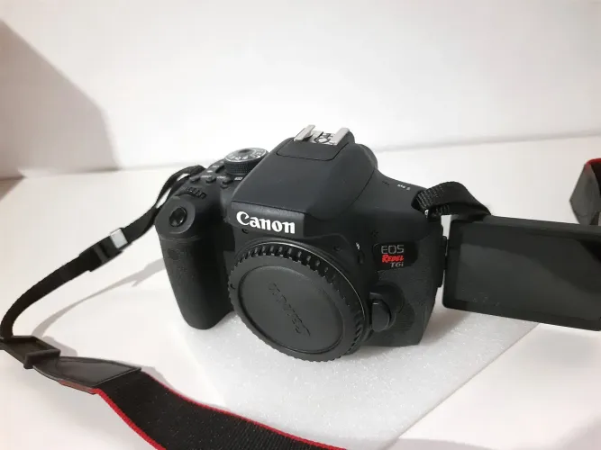 Canon Rebel T6i com defeito***