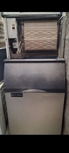 2máquinas GELO ICE-O-MATIC 400kilos diários"LEIA TUDO"