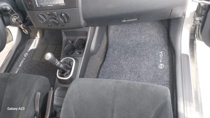 Nissan Tiida S 1.8/1.8 Flex 16V Mec. 2012