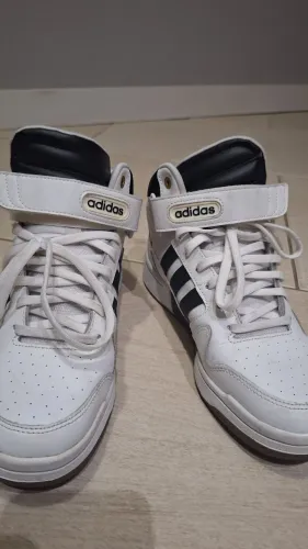 Tênis Adidas Barbada