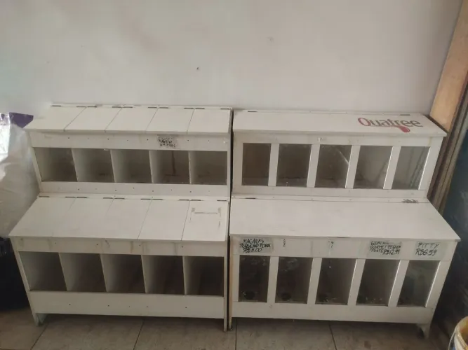 Vendo 3 graneleiros de madeira