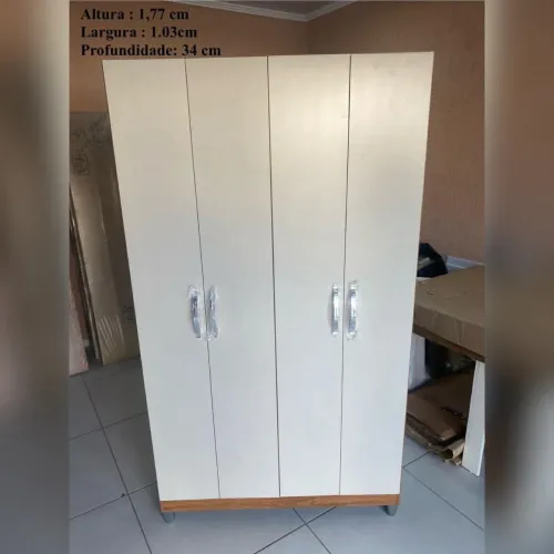 Multiuso com prateleiras