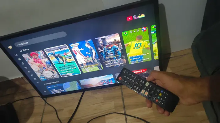 Vendo televisão smart 32 nova funciona tudo