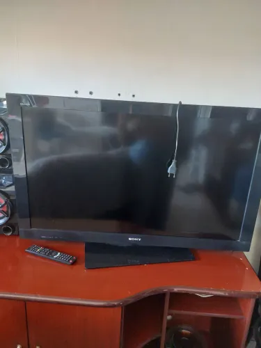 Vendo 01 televisão marca Sony com defeito na tela, para aproveitar as peças