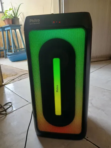 Vende se uma caixa philco via bluetooth potente tem controle nova na caixa 700