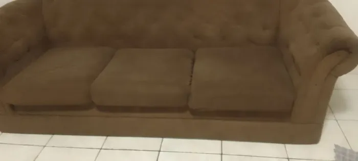 Sofá de três lugares