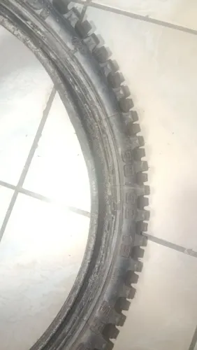 Vendo dos pneus 17 e 19 da Bros