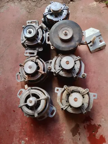 Vendo 07 motores de máquina de lavar roupa Eletrolux Brastemp com defeito 