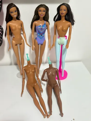Lote de Barbies negras (LER DESCRIÇÃO)