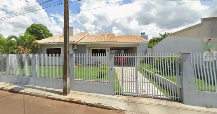 ? QUEDAS DO IGUAÇU - LEILÃO: Ampla Casa no Centro