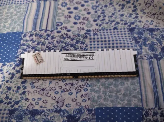 Memoria Ram 8GB DDR4 3000MHz Vengeance LPX branca