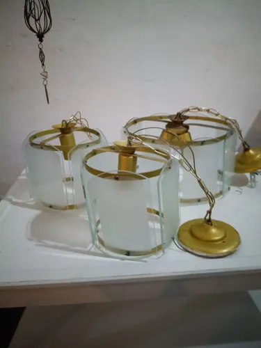 Kit lustres pendentes vidro jateado com metal dourado