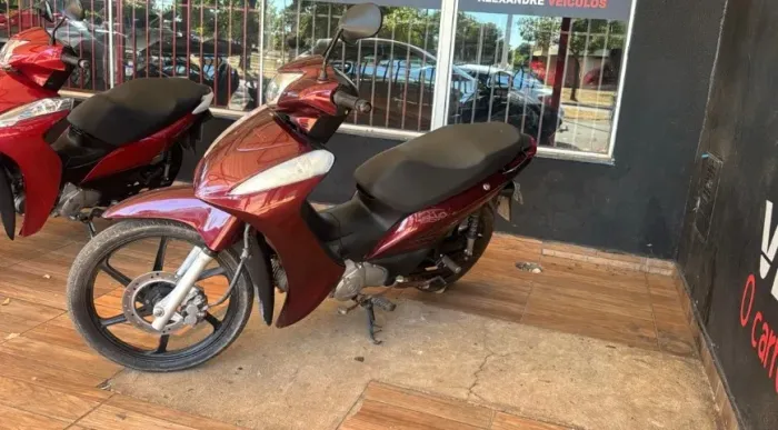 Vendo biz ano 2012 Doc pago no ponto de transferir Moto abaixo da fip pra vender logo 8