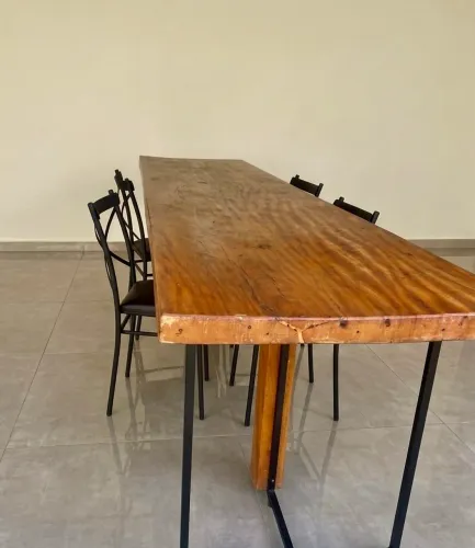 Mesa de Peroba Rosa - madeira de demolição 
