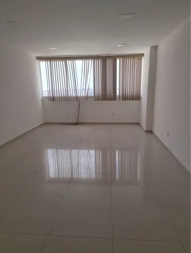 Aluga se sala comercial no shopping da ilha