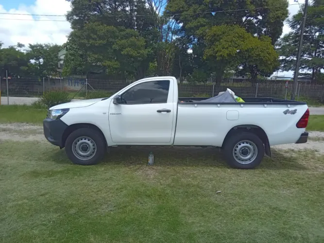 Toyota Hilux CS 4X4 2.8 TDI Diesel Mec. 2024